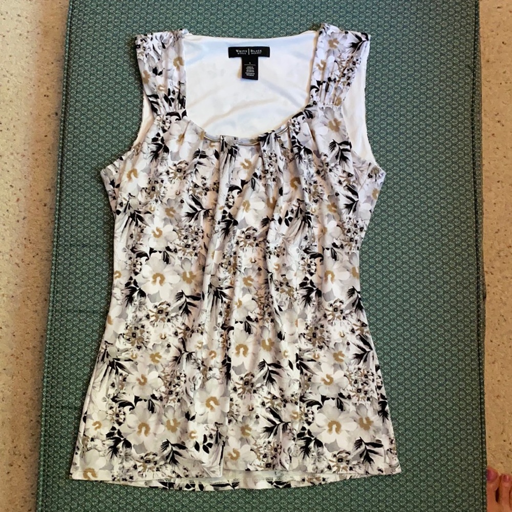 White House Black Market top size small.